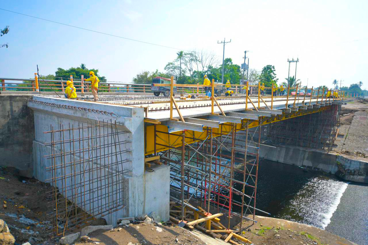Avanza construcción de dos puentes en periférico Claudia Lars avanza-construccion-de-dos-puentes-en-periferico-claudia-lars